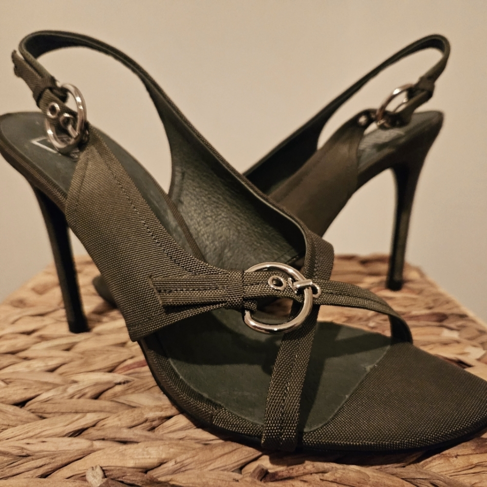 Never Worn Jeffrey Campbell 8M Army Green Fabric Slingback Sandal